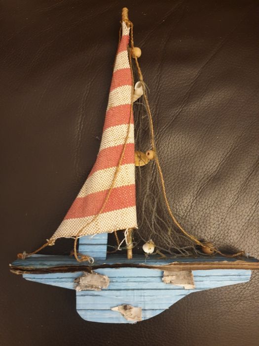 Barco de cartão decorativo