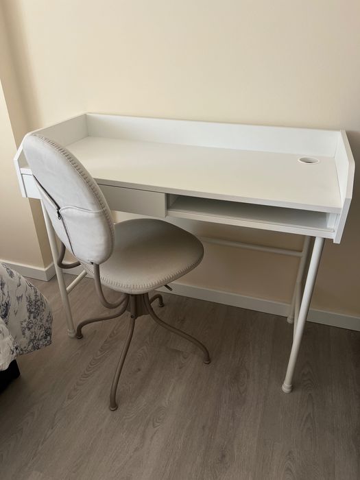 Secretária IKEA Hauga