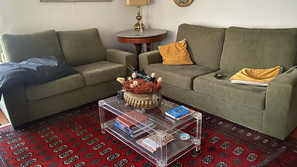 Conjunto sofas com 2+3 lugares bom estado