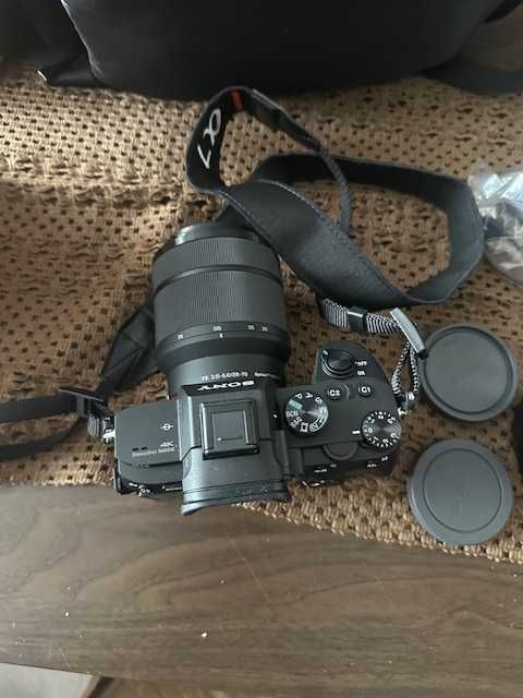 Aparat bezlusterkowy SONY Alpha A7 III ) Body + Obiektyw