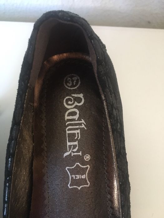 Sapatos Senhora de cor preta, de veludo, novos, nº 37