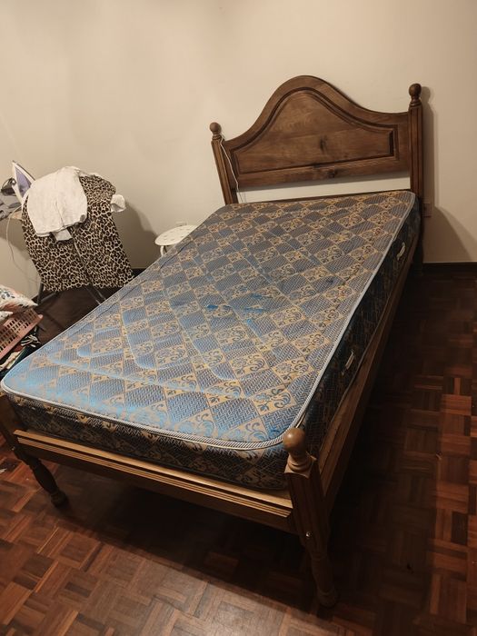 Cama solteiro e colchão