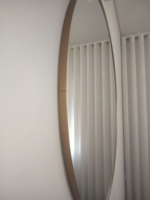 Vendo  espelho  com moldura em metal..
