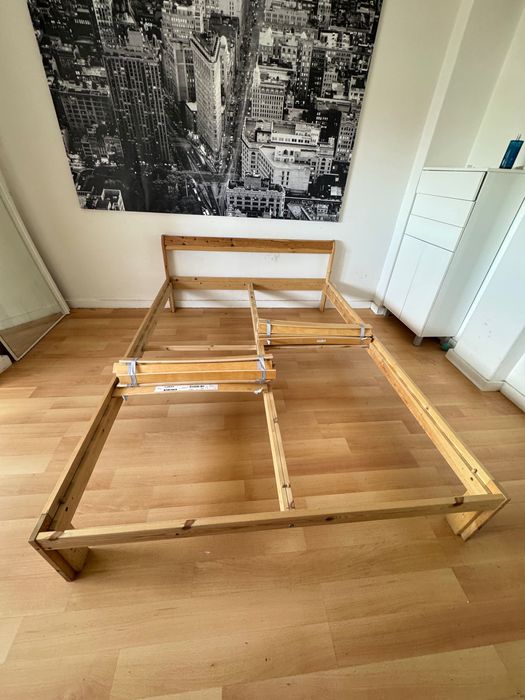 Vendo Cama de Casal Completa.