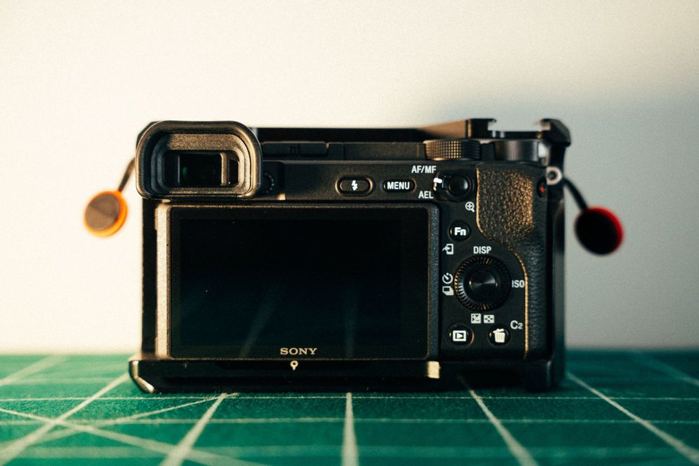 Sony A6400 + Cage smallrig+ 3 Baterias Extra