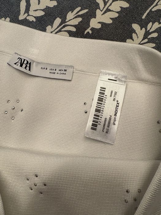 Saia Zara nunca usada