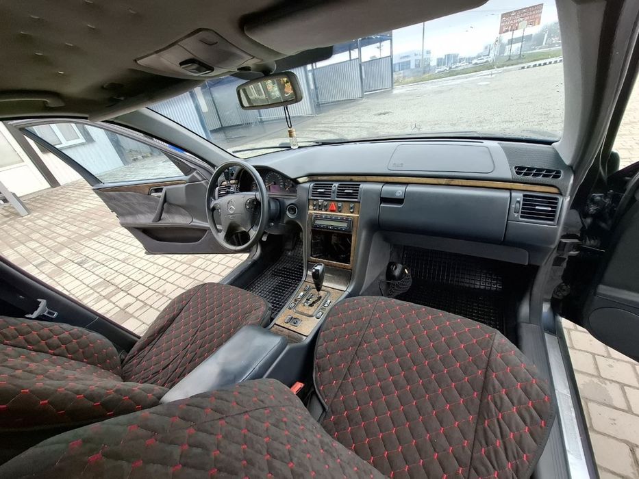 Mercedes w210 2001 рік
