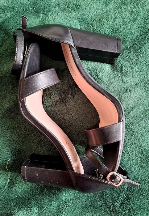 Buty damskie na obcasie