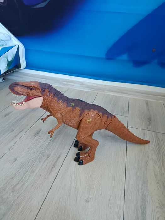 Dinozaur wydaje dźwięki