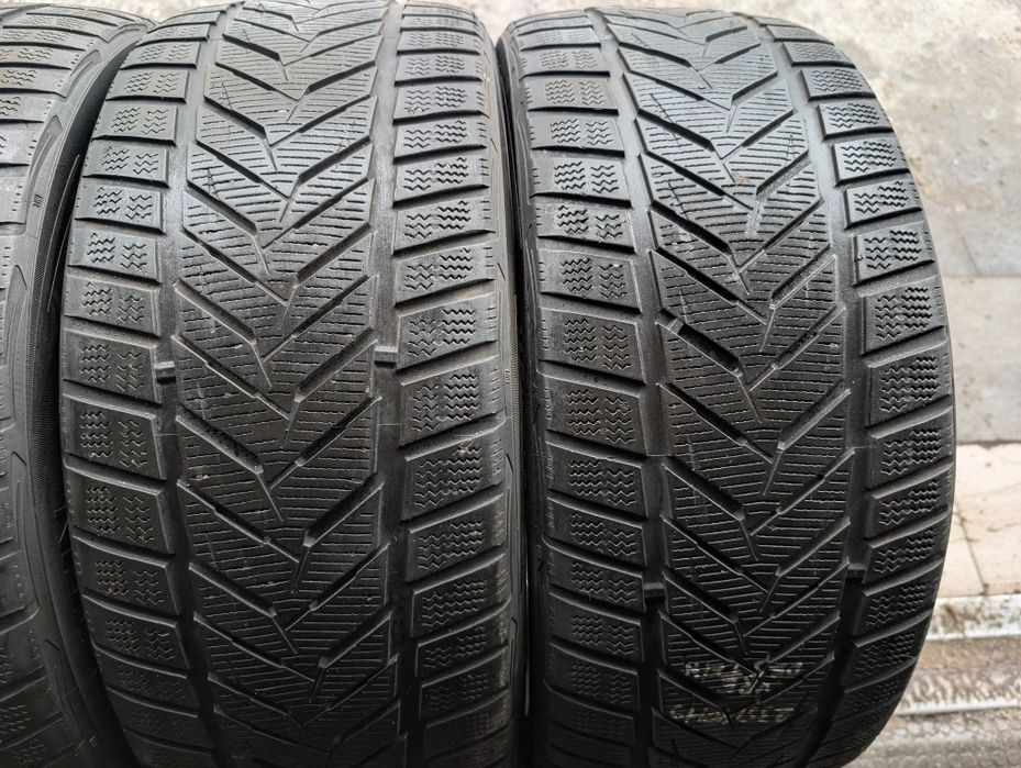 Зимняя резина 235/40 R19 Vredestein