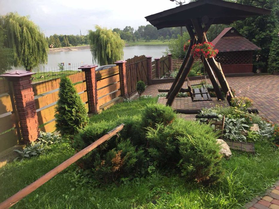 Продаж комерційного приміщення біля озера в м.Тлумач