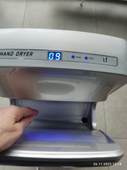 Сенсорна електро сушарка для рук.