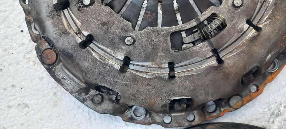 Демпферний маховик сцеплення C0704075 двухмасовий маховик bmw e87 2.0