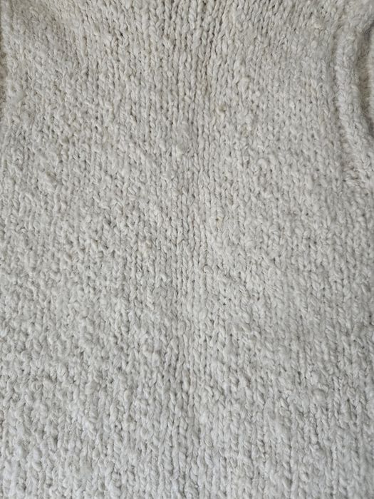 Ręcznie robiony golf bezrękawnik ecru S wełna