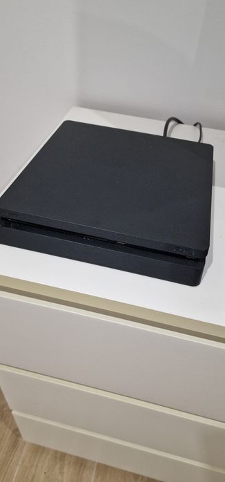 PS4 Slim 500GB + comando original + jogo