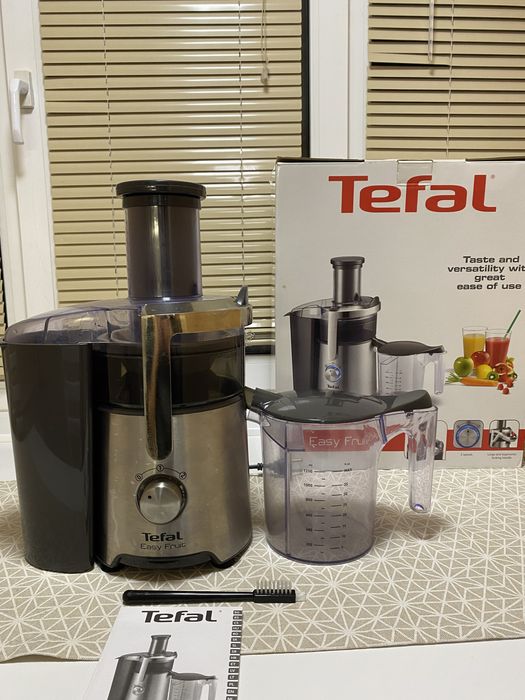 Потужна Соковижималка tefal easy fruit ze610d38