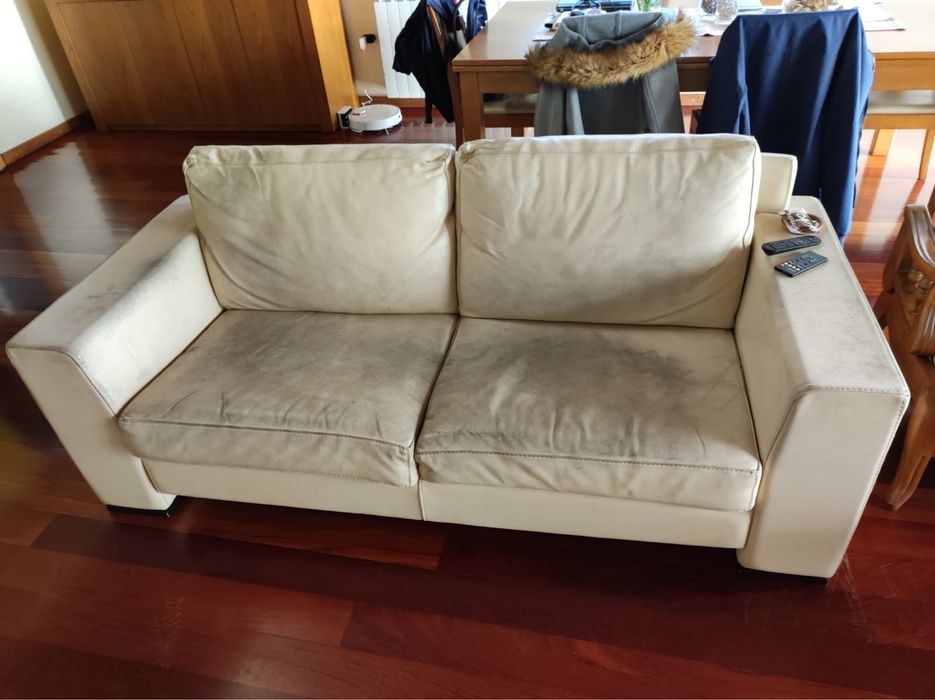 2 sofás em cabedal - levantamento em Ílhavo