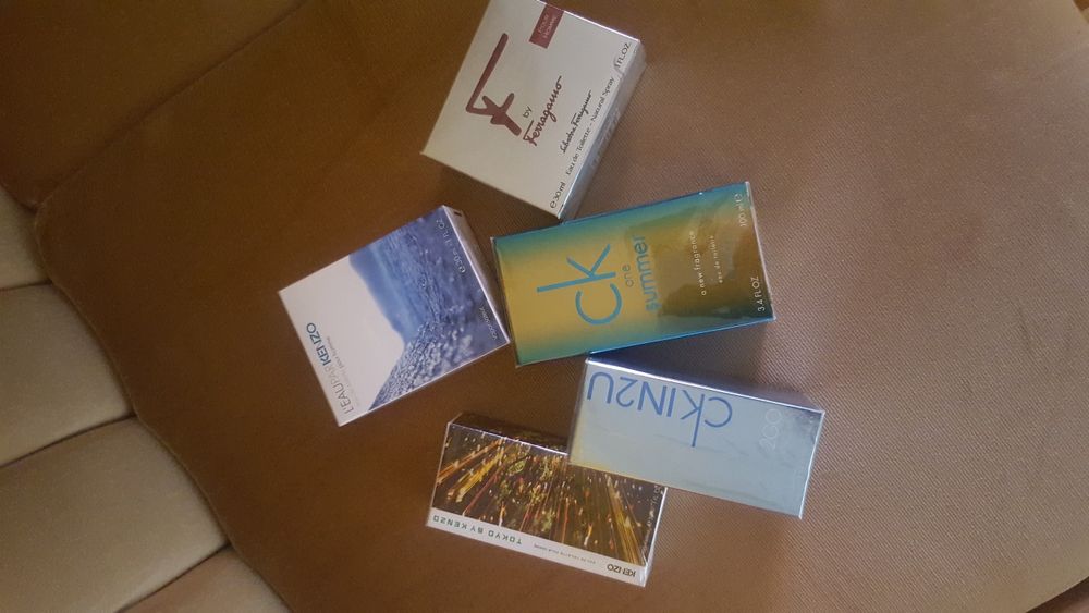 Perfumes de homem originais e selados.