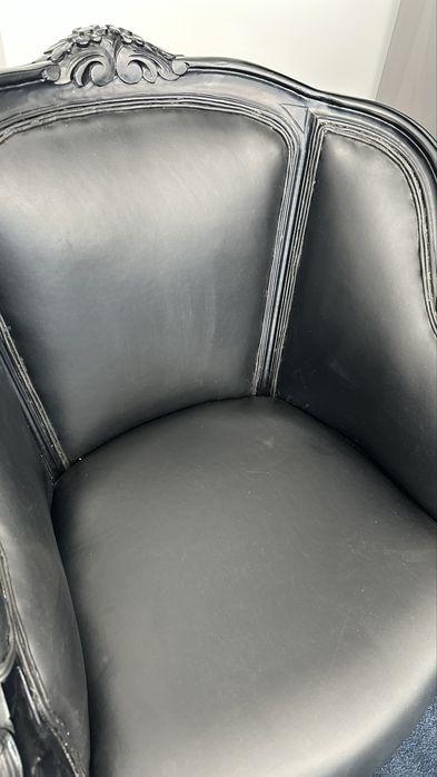 Poltrona Estilo Luís XV Preta – Vintage / Barroca