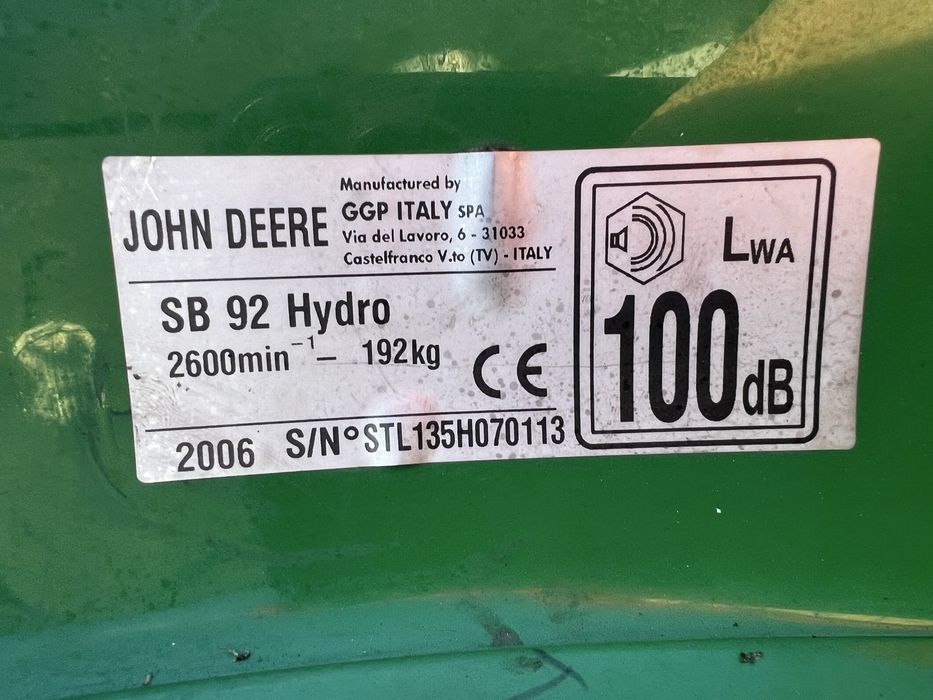 Traktorek John Deer LR135