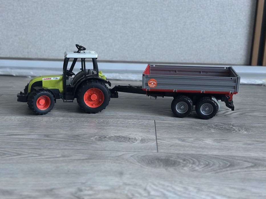 Спецтехніка Bruder Трактор Claas Nectis 267F