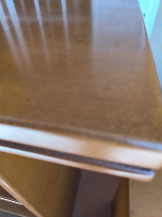 Aparador com gavetas e prateleiras mt bom estado