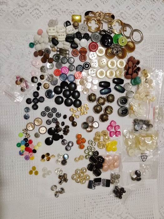 гудзики    різні