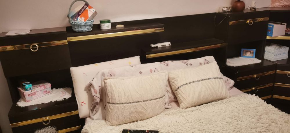 Mobilia quarto antiga com roupeiro