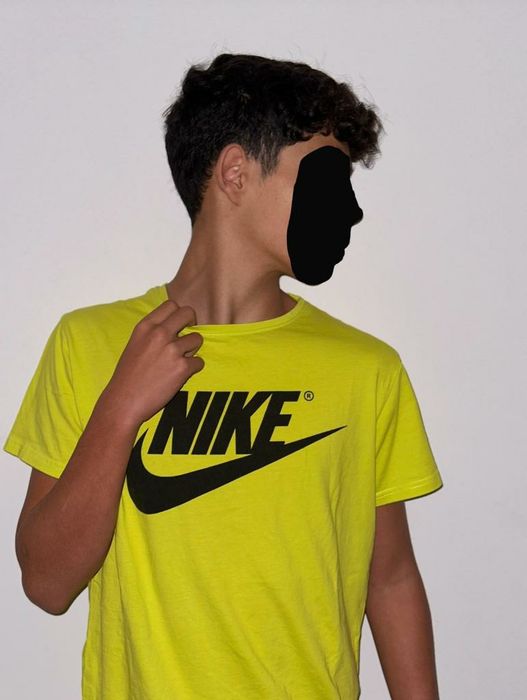 Camisa amarelo florescente da nike