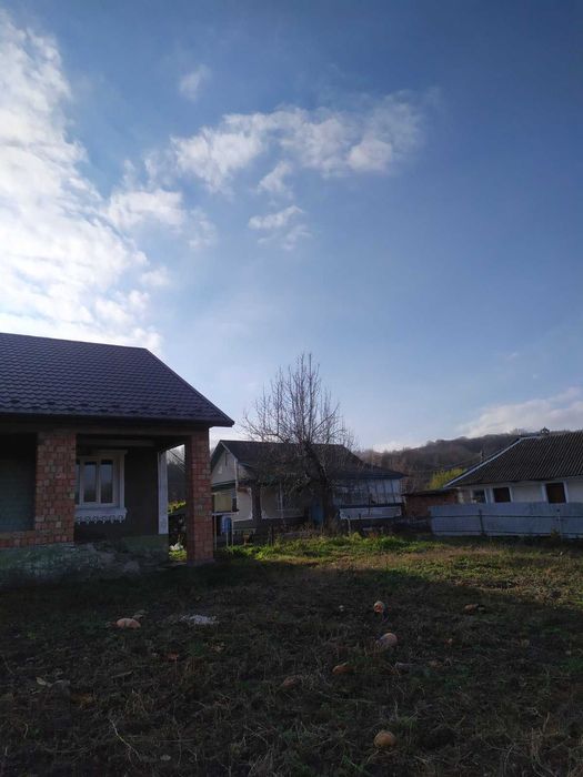 Продам будинок з гарним краєвидом на річку