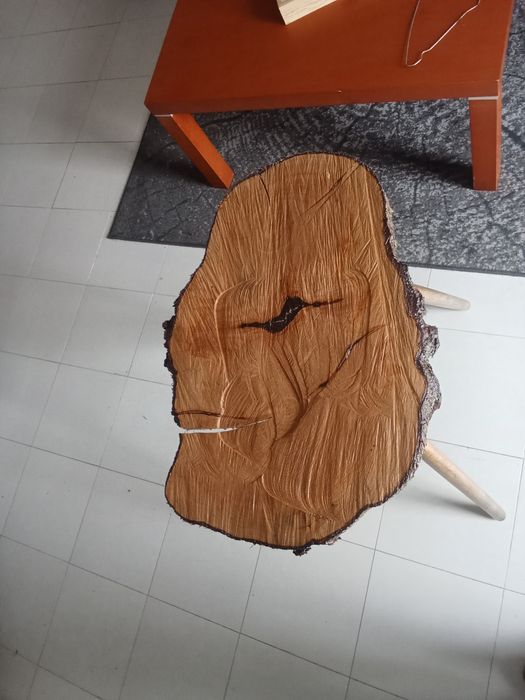 Mesa decorativa em madeira