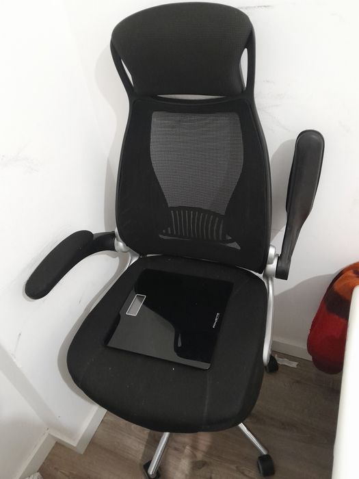 Cadeira de Escritório Confortável – Pronta a Usar!