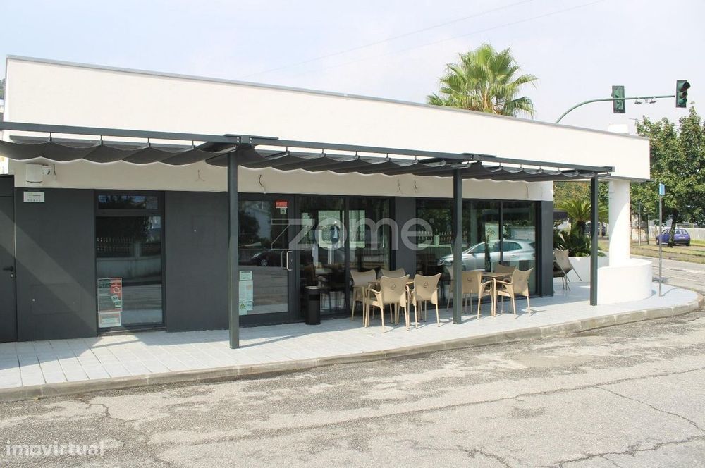 Estabelecimento Comercial Totalmente Equipado | Pronto A Funcionar