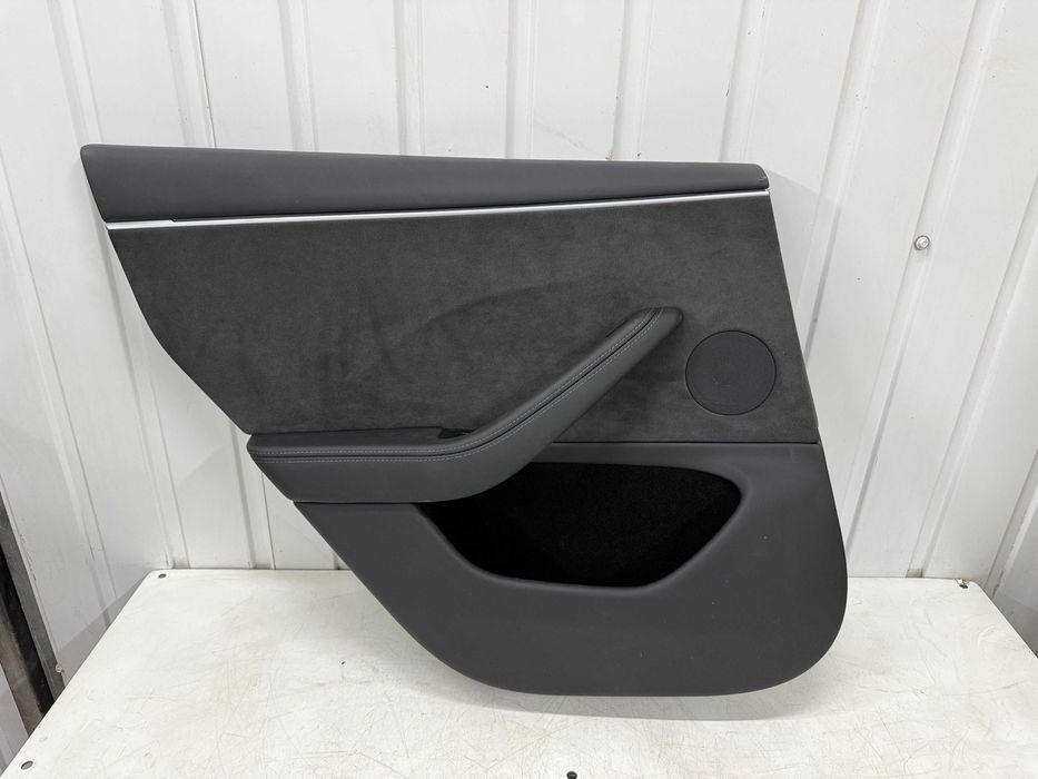 Дверна карта Tesla Model 3 Highland 2024+ обшивка дверей Хайленд