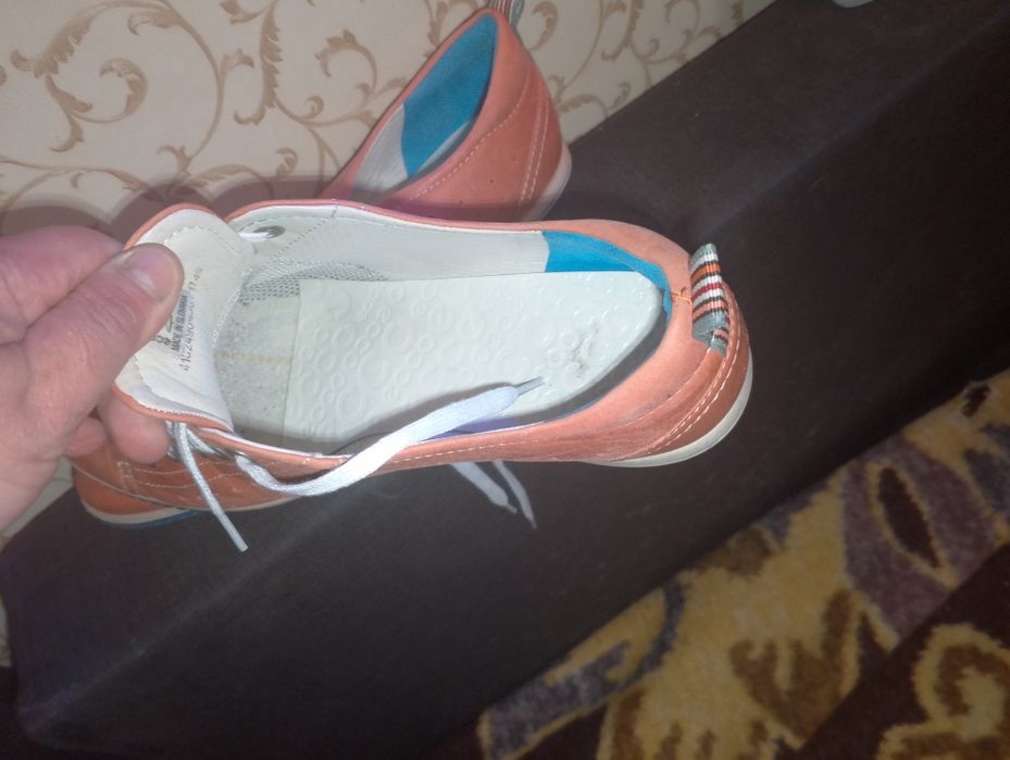 Жіночі натуральні шкіряні ECC Oна 40 р нові