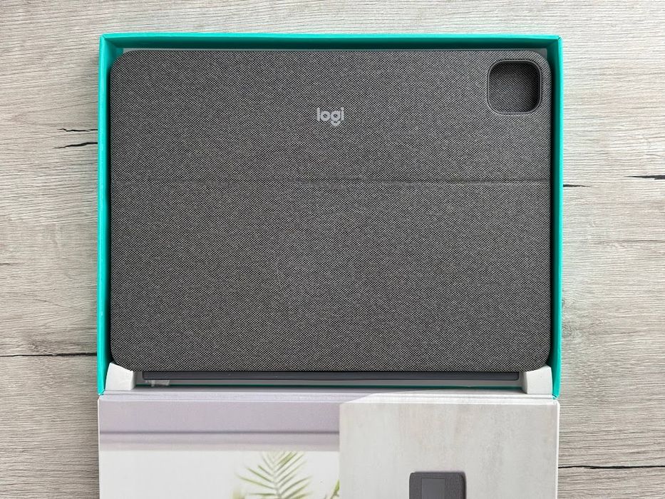 Чохол-клавіатура Logitech Combo Touch для iPad Pro 11 (920-010144)