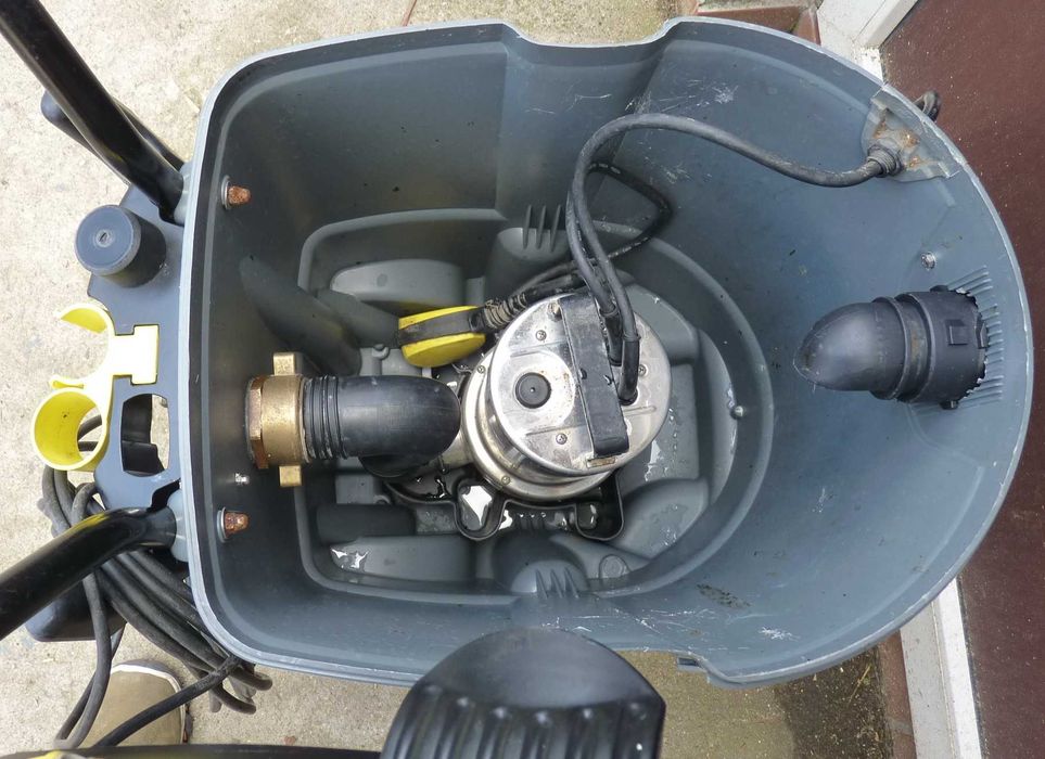 Odkurzacz przemysłowy Karcher NT 611K z pompą do wody