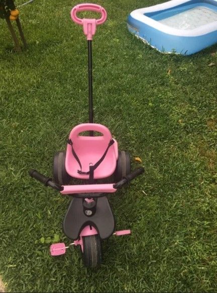 Triciclo Menina com cesta traseira