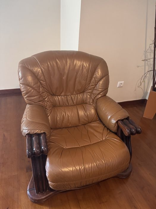 Conjunto de sofa e poltronas por 200€ em pele !!!