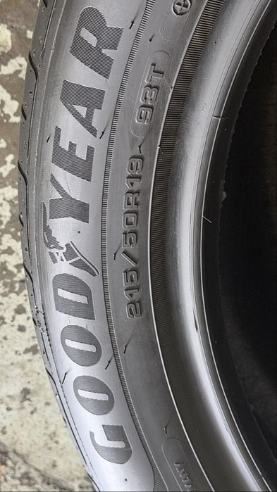 Pneus 215/50r19 GoodYear EfficientGrip Performance com 80% de piso