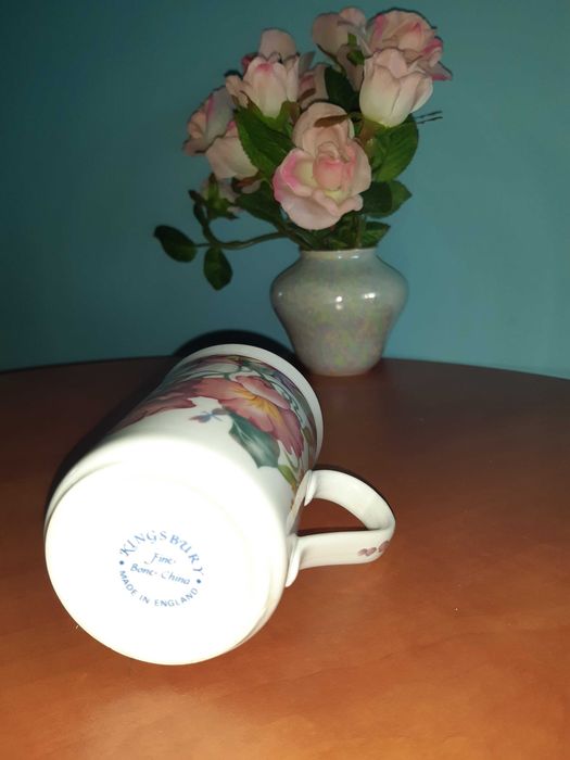 Porcelana - garnuszek ''KINGSBURY'' - używany.