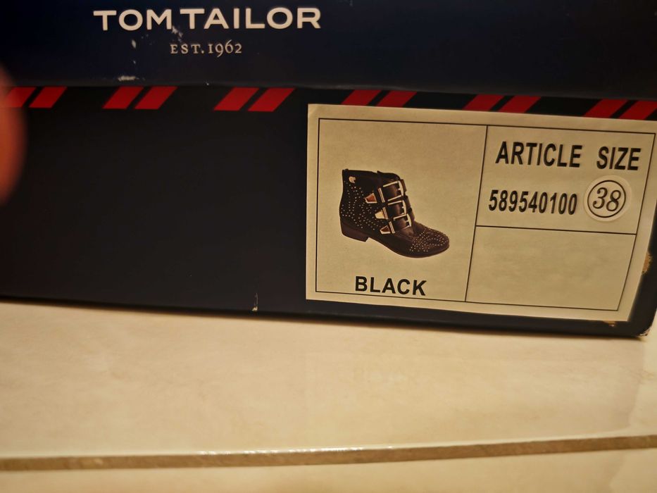 Ozdobne botki kowbojki ćwieki