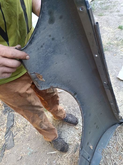 Продам крило на БМВ е39