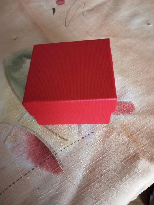 Zegarek  biały sprawny damski brak ładowarki