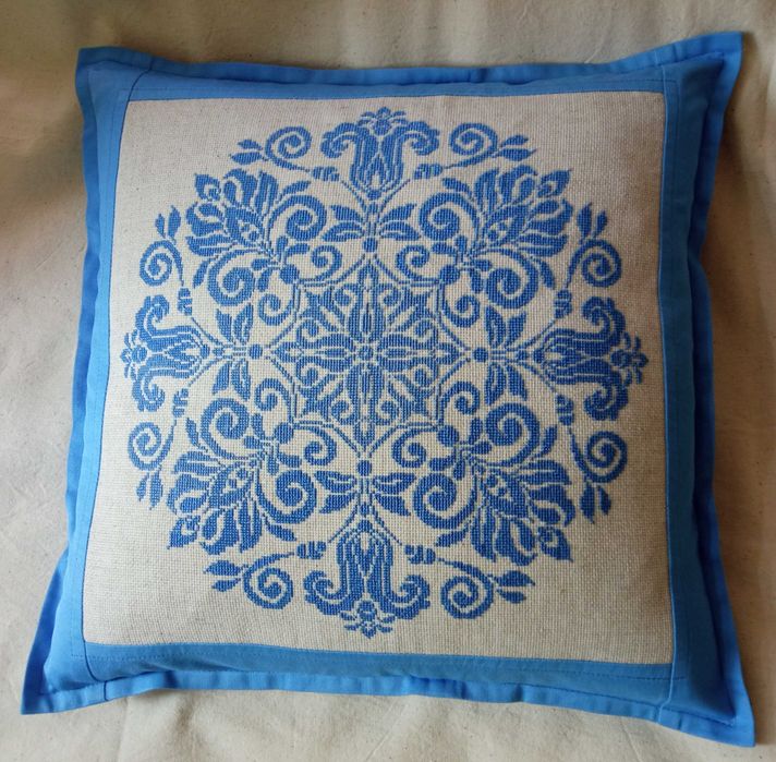 Декоративна наволочка,подушка.Ручна вишивка хрестом .