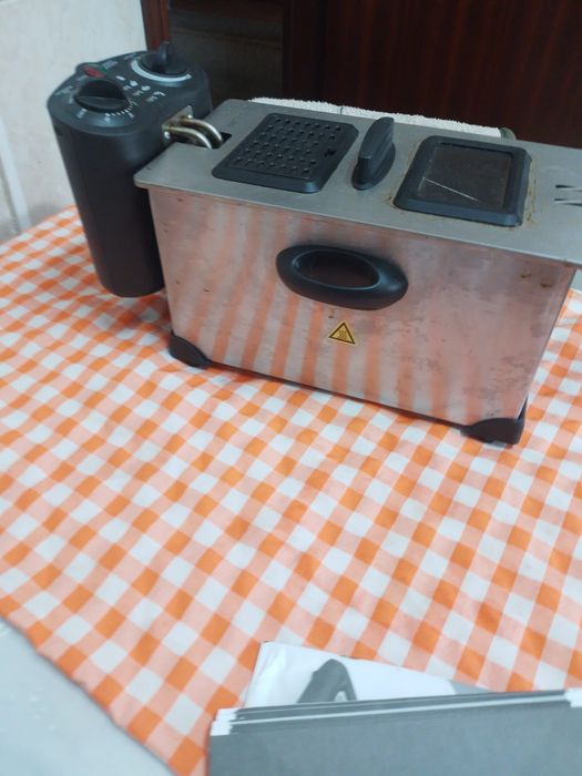 Fritadeira elétrica a óleo
