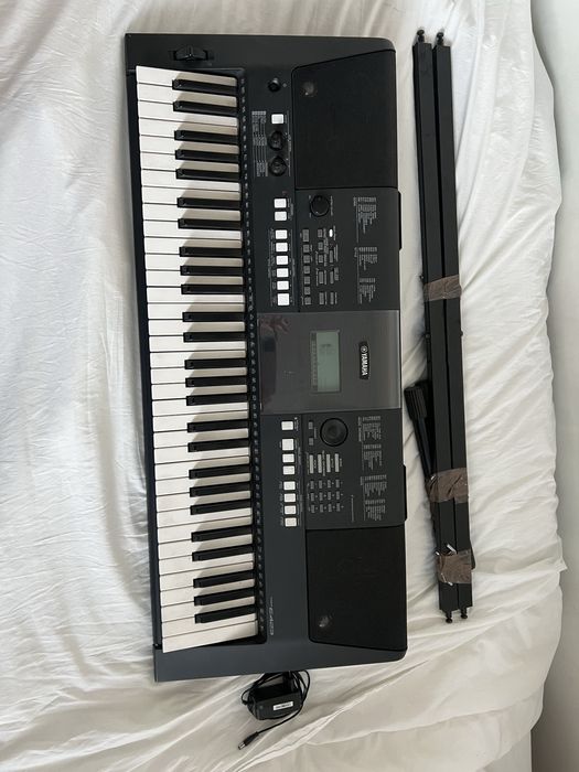 Keyboard yamaha psr E423