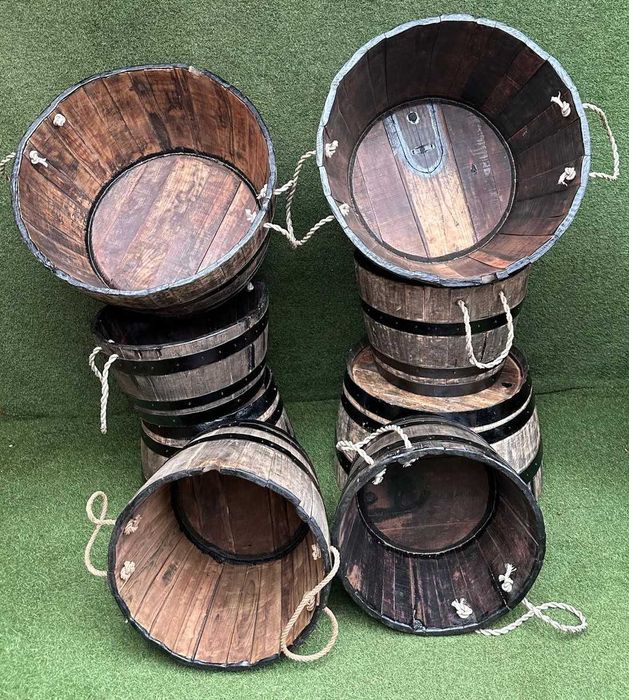 Celhas antigas em madeira, floreiras