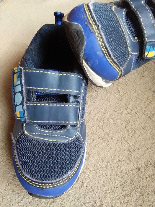 Adidasy dla chłopca r. 26 niebieskie Minionki