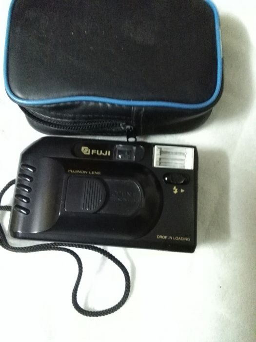 Stare aparaty fotograficzne.